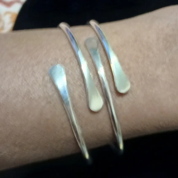 2 Sterling Silver Bracelets - Picture 3 of 4